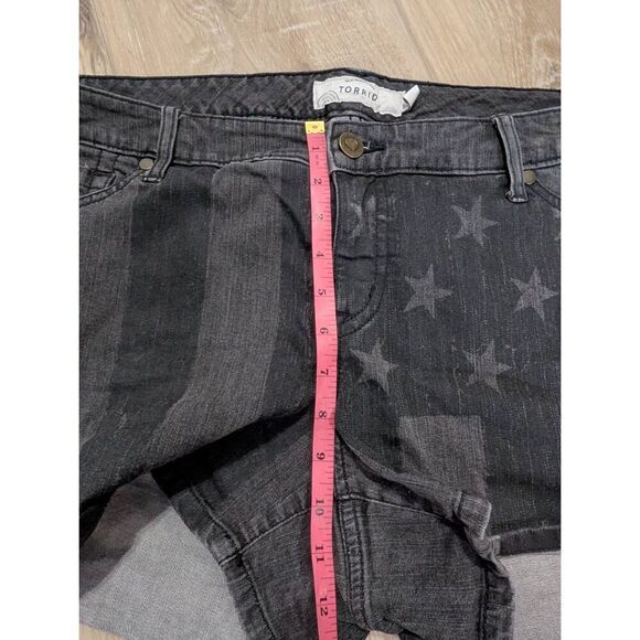Sz 18 Torrid Black & Grey American Flag Jean Shorts - Picture 4 of 8